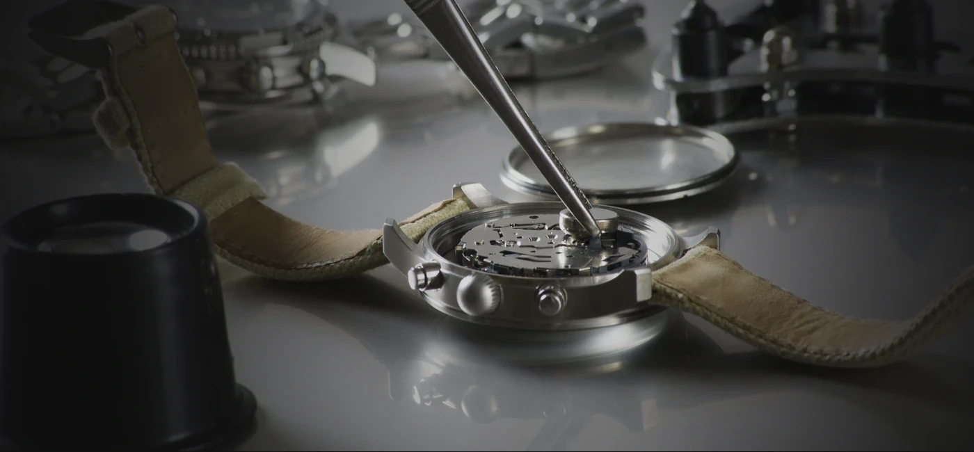 rastavljen-sat-zamjena-baterije-na-satu